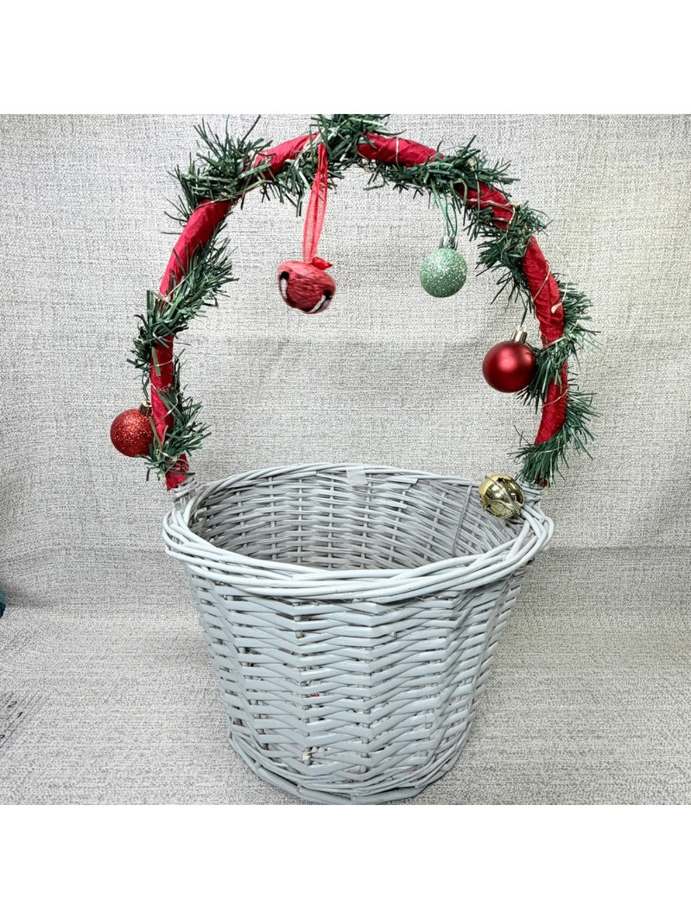 Christmas White Wicker Basket Holiday Ornament Garland Handle Gift Decor